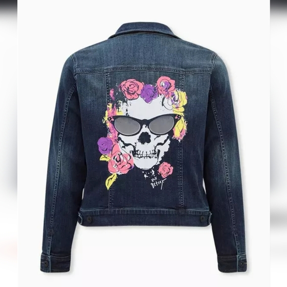 🍁🍂TORRID 2X Betsey Johnson Skull Denim Trucker Jacket - Dark Wash - Picture 8 of 8